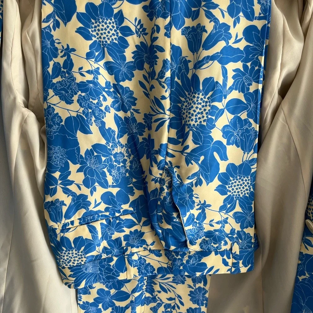 Reimagined by J Crew Cream and Blue Floral Viscose Blazer and Matching Pants - Picture 4 of 7
